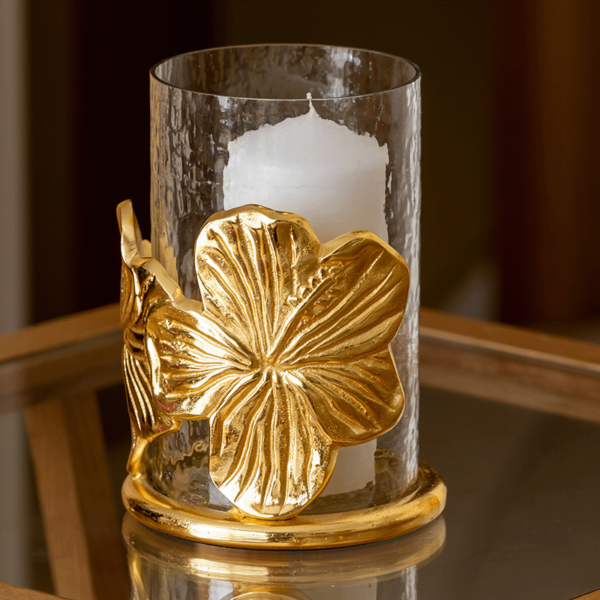 Flower Candle Holder in Gold.