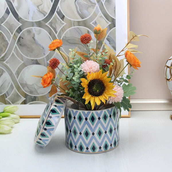 Power vase with flowers